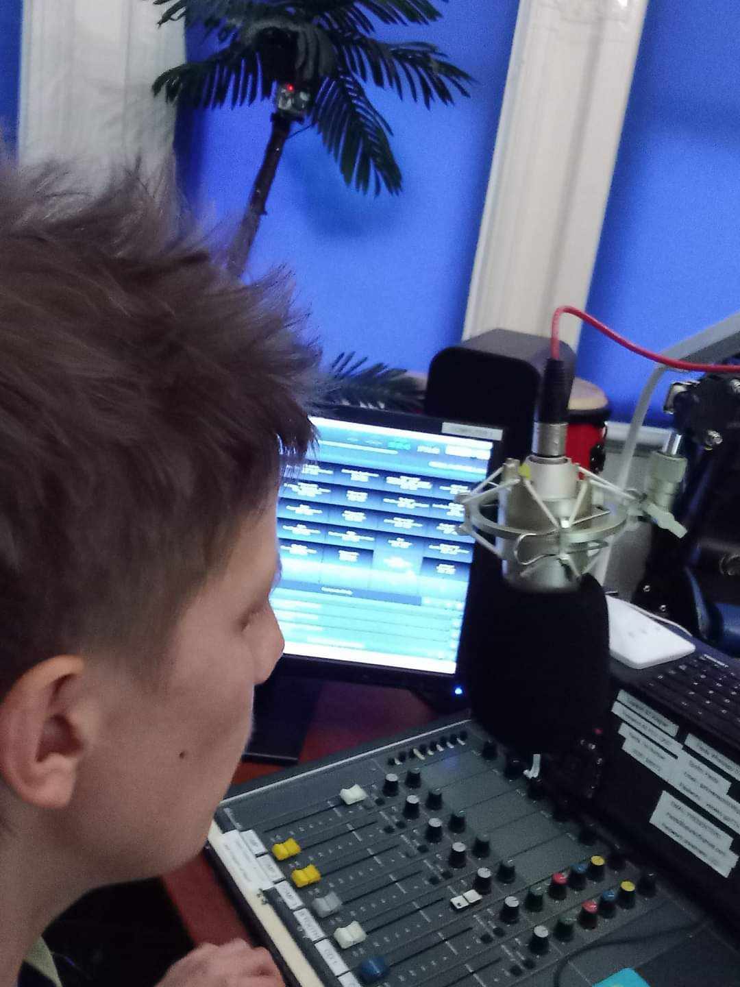 Fragile Lucy at the radio desk in the Fiesta 95 FM studio